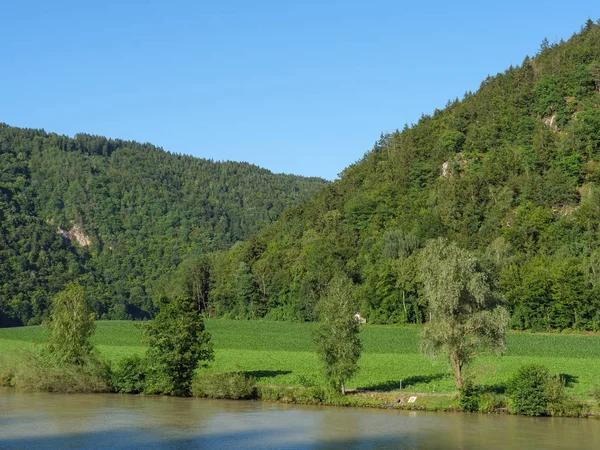 Tuna Nehri üzerinde bir nehir gezisi