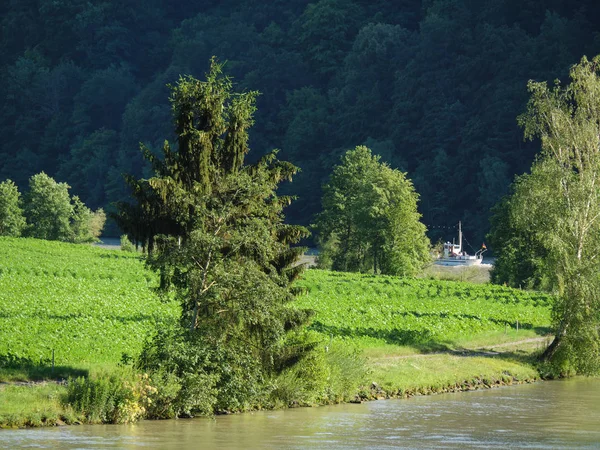 Tuna Nehri üzerinde bir nehir gezisi