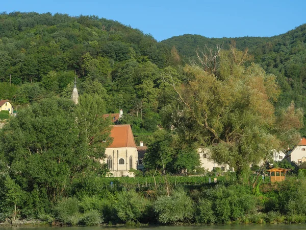 Tuna Nehri üzerinde bir nehir gezisi