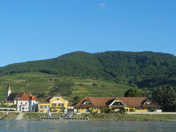 Tuna Nehri üzerinde bir nehir gezisi