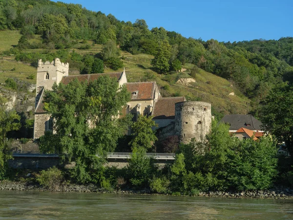 Tuna Nehri üzerinde bir nehir gezisi