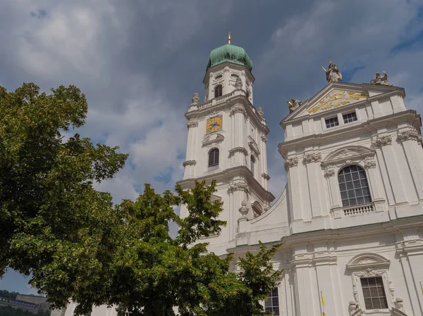 Tuna Nehri üzerinde bir nehir gezisi