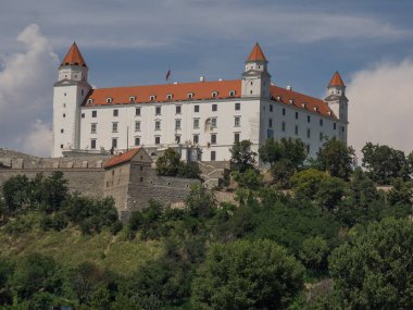 Bratislava ve nehir Tuna