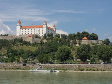 Bratislava ve nehir Tuna