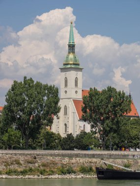 Bratislava ve nehir Tuna