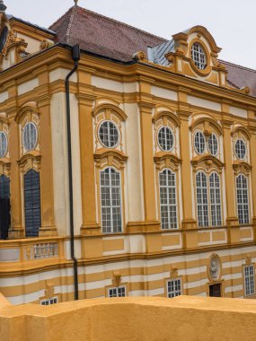 Manastır melk ve Tuna Nehri