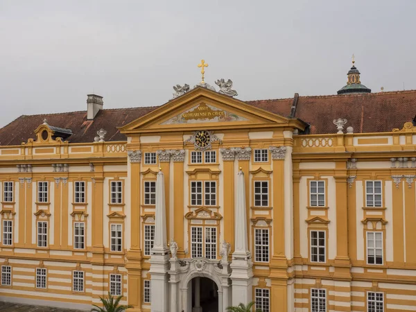 Kloster Melk Und Die Donau — Stockfoto