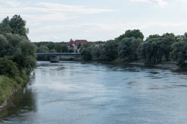 Tuna Nehri üzerinde bir nehir gezisi
