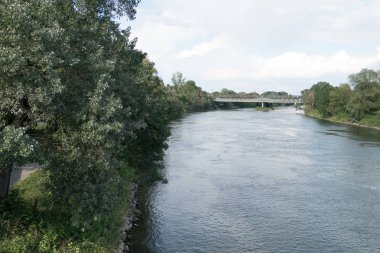 Tuna Nehri üzerinde bir nehir gezisi