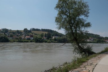 Tuna Nehri üzerinde bir nehir gezisi