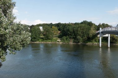 Tuna Nehri üzerinde bir nehir gezisi