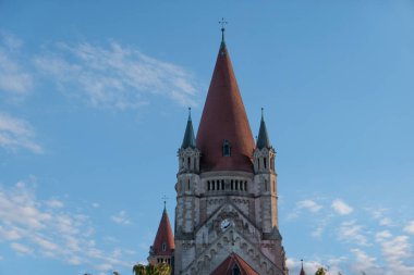 Tuna Nehri üzerinde bir nehir gezisi