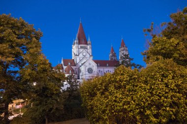 Tuna Nehri üzerinde bir nehir gezisi