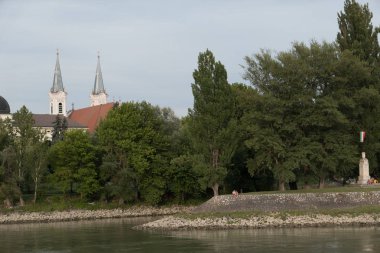Tuna Nehri üzerinde bir nehir gezisi