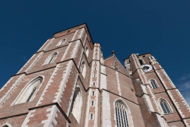 Tuna Nehri üzerinde bir nehir gezisi