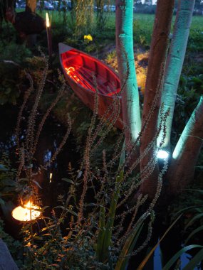 Bahçeye yaz akşamları