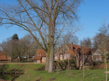 Almanya küçük bir nehir, eski evleri