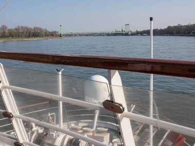 Almanya 'da Ren Nehri üzerinde nehir gezisi