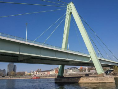 Almanya 'da Ren Nehri üzerinde nehir gezisi