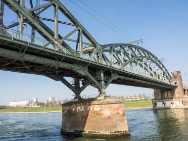 Almanya 'da Ren Nehri üzerinde nehir gezisi