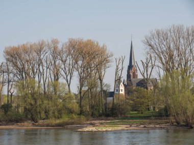 Almanya 'da Ren Nehri üzerinde nehir gezisi
