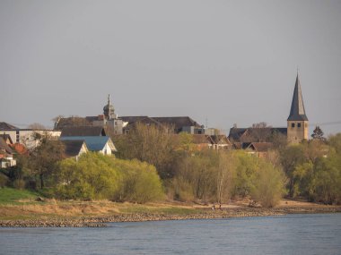 Almanya 'da Ren Nehri üzerinde nehir gezisi