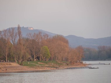 Almanya 'da Ren Nehri üzerinde nehir gezisi