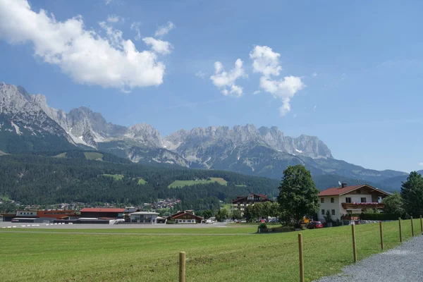 夏季在德国和奥地利阿尔卑斯山徒步旅行 — 图库照片