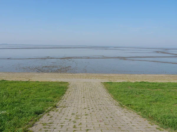 Almanya'da nehir ems de ditzum köyü