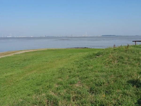 Almanya'da nehir ems de ditzum köyü