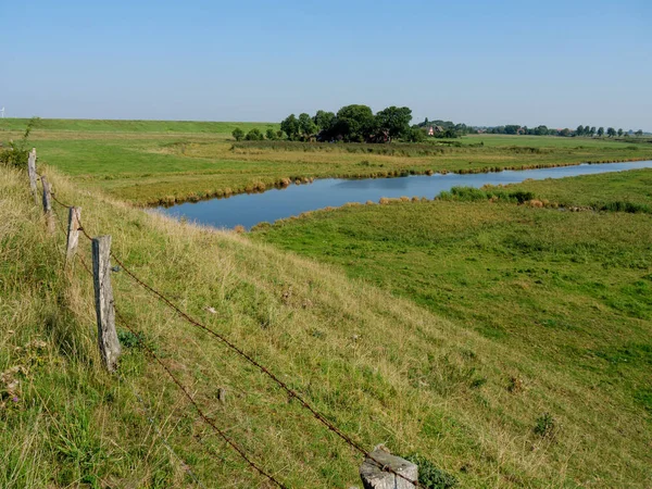 Almanya'da nehir ems de ditzum köyü