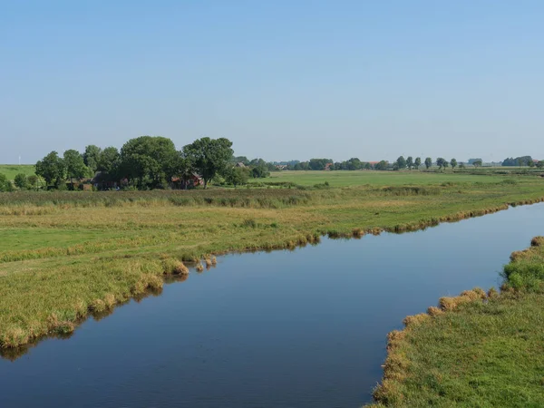 Almanya'da nehir ems de ditzum köyü