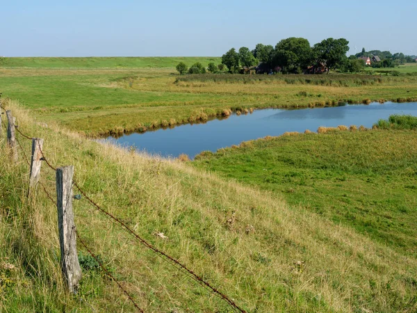 Almanya'da nehir ems de ditzum köyü