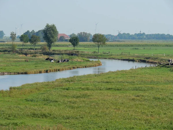 Almanya'da nehir ems de ditzum köyü