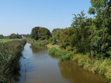 Almanya'da nehir ems de ditzum köyü