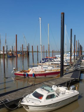 Almanya'da nehir ems de ditzum köyü