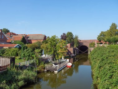 Almanya'da nehir ems de ditzum köyü