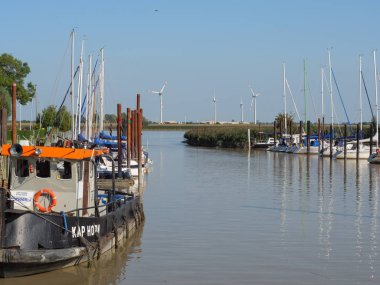 Almanya'da nehir ems de ditzum köyü