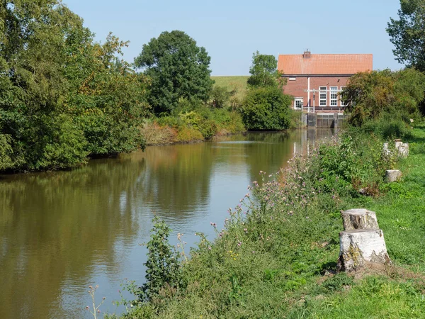 Byn Ditzum Vid Floden Ems Tyskland — Stockfoto