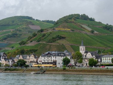 Almanya'da Bingen yakınlarındaki ren nehri
