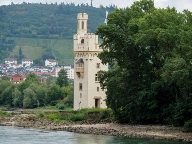 Almanya'da Bingen yakınlarındaki ren nehri