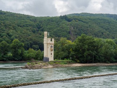 Almanya'da Bingen yakınlarındaki ren nehri