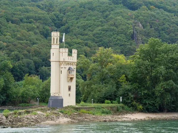 Almanya'da Bingen yakınlarındaki ren nehri