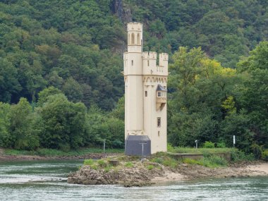 Almanya'da Bingen yakınlarındaki ren nehri