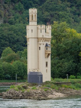 Almanya'da Bingen yakınlarındaki ren nehri