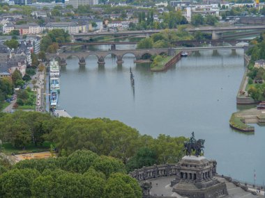 Almanya 'nın Ren Nehri' ndeki Koblenz şehri.