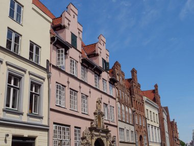 Luebeck 'te yaz zamanı ve Alman Baltık Denizi' nde seyahat.