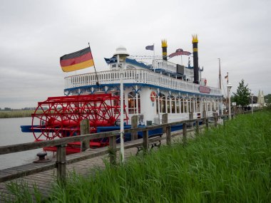 Almanya 'daki Baltık Denizi' ndeki adaya gitmeye cesaret etti.