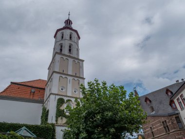 Xanten şehri Ren nehrinde
