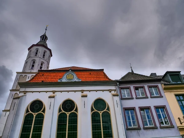 Xanten şehri Ren nehrinde